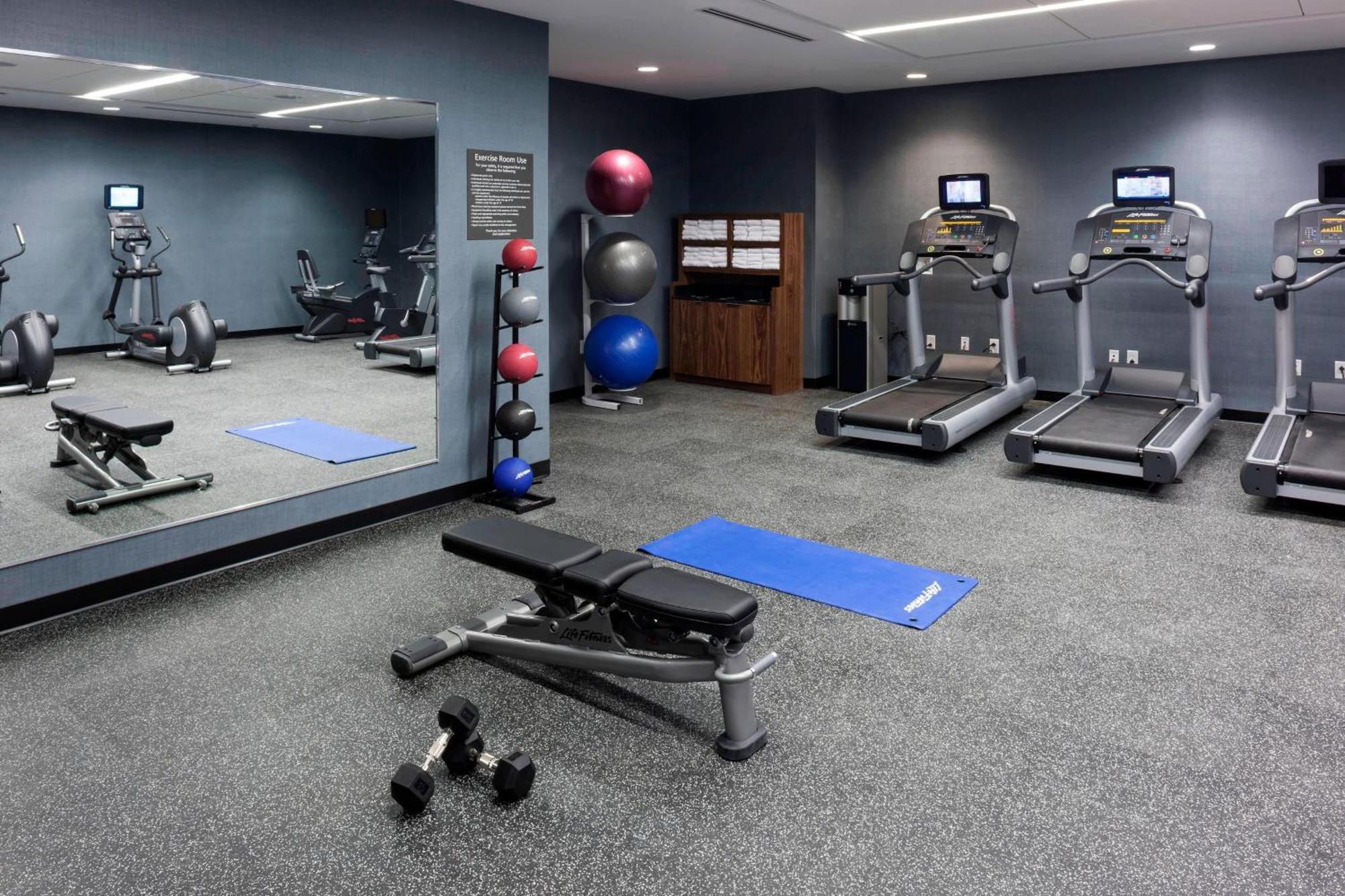 Hotel Courtyard By Marriott Richmond Downtown Esterno foto