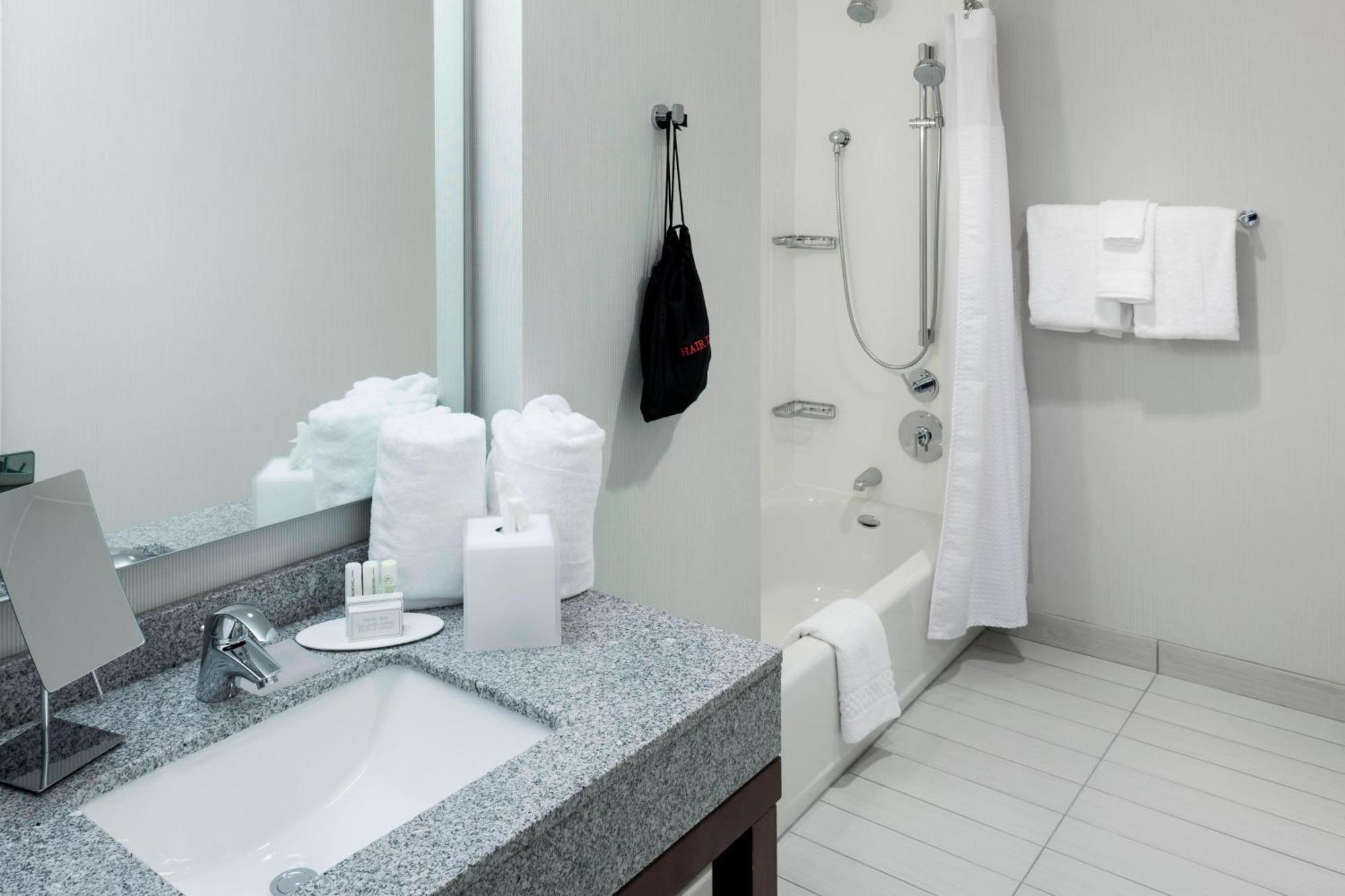 Hotel Courtyard By Marriott Richmond Downtown Esterno foto